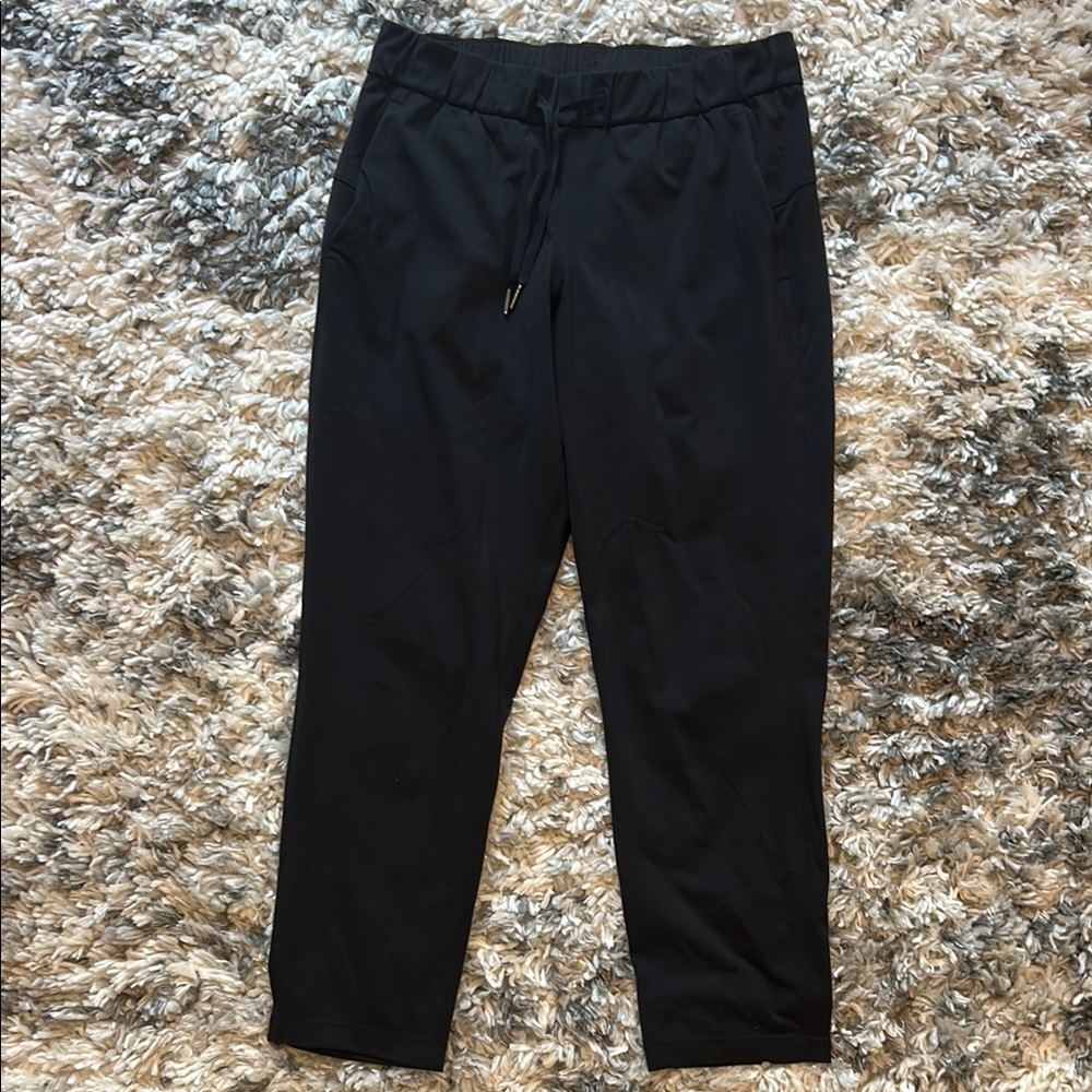 Lululemon Athletica on the fly joggers with drawstring waist size 6